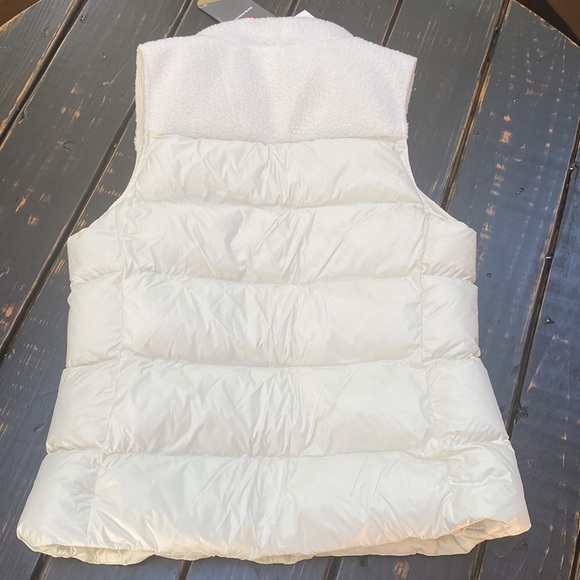 Vineyard Vines Quilted Sherpa Puffer Vest - Picture 3 of 13